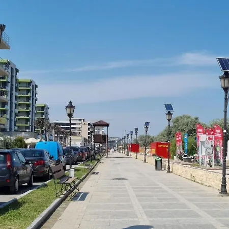Delux Mamaia Nord 公寓 *